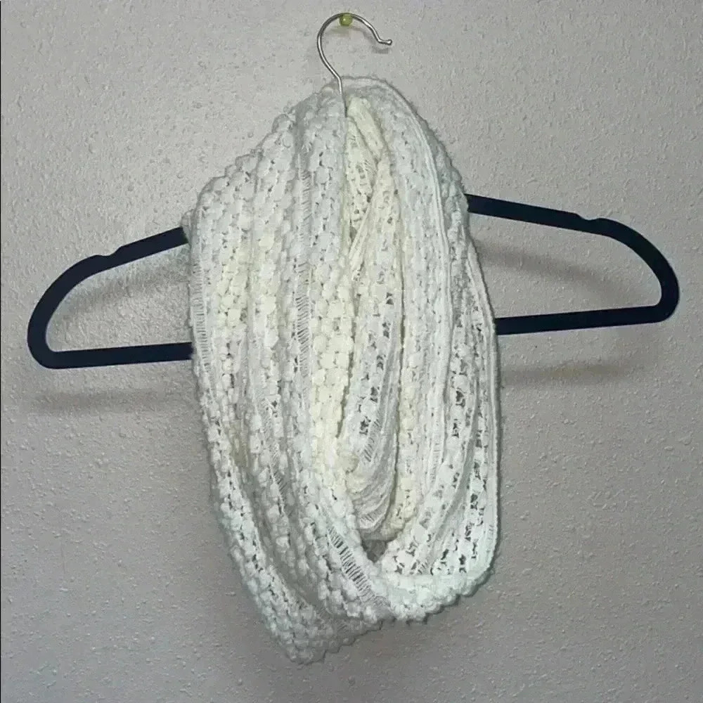 🛍 3 for $20 Cream Infinity Scarf